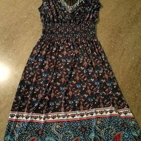 Lace detailed elegant dress - Picture 4 of 4